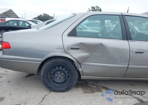 2001 Toyota Camry Le z USA, uszkodzony, nr VIN 4T1BG22K01U109580